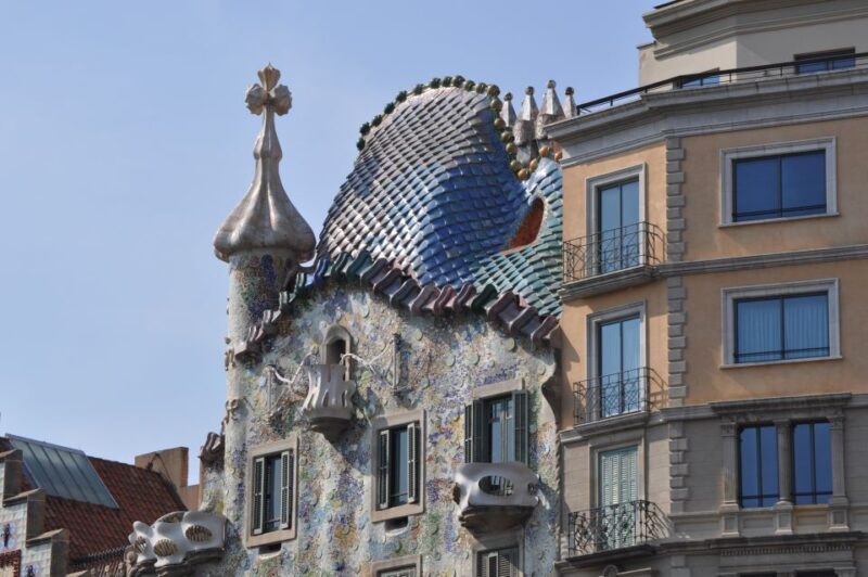 Barcelona: Discover Gaudi Architectural Guided Tour - Inside the Minds of Architects: The Guides Expertise