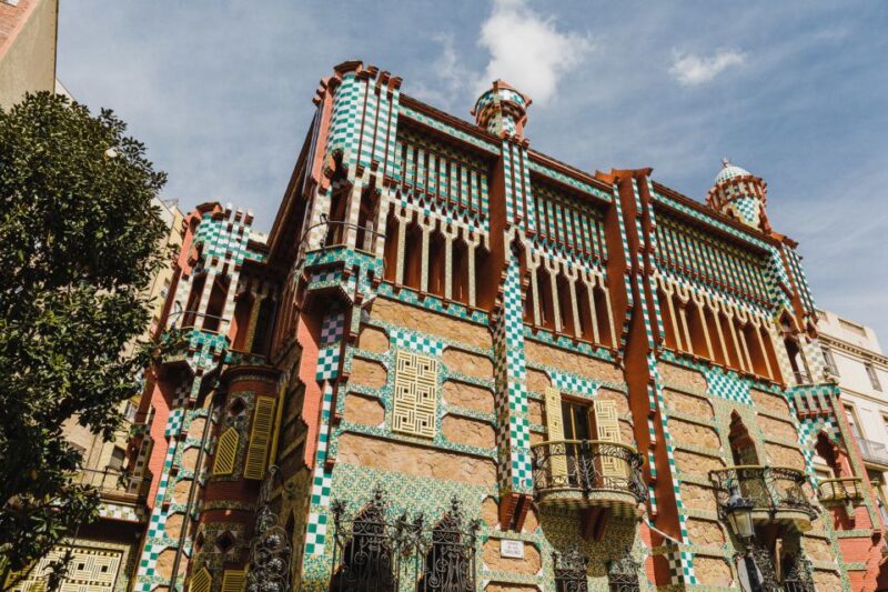 Barcelona: Discover Gaudí, Sagrada Familia, and Park Güell - The Expertise of Guides and Guest Experience