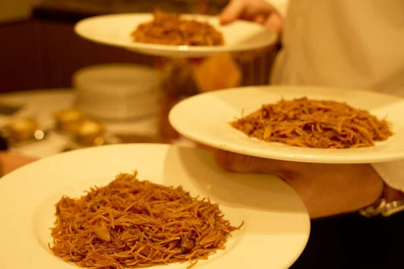 Barcelona: El Born Gourmet Food & Wine Small Group Tour - Explore El Born’s Medieval Streets and Vibrant Market