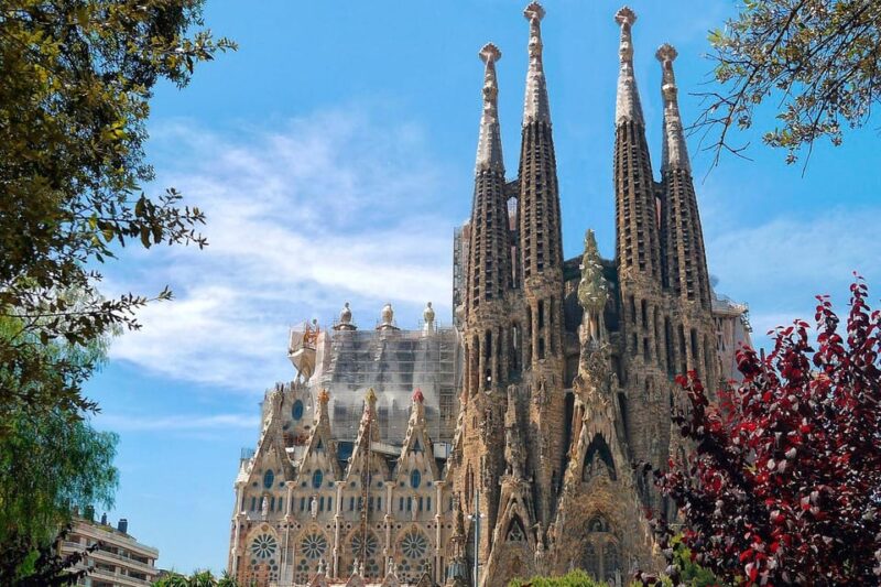 Barcelona: Electric scooter tour Gaudi and Gothic route - Key Points