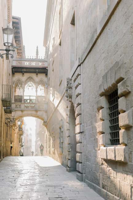 Barcelona: Essentials Walking Tour - Logistics and Group Options