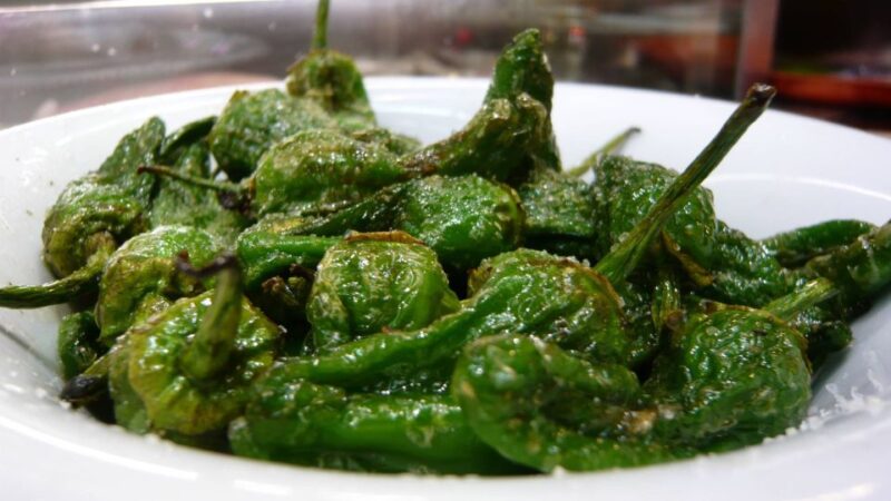 Barcelona: Evening Walking Tour in the Gaudi Area with Tapas - Highlights of the Barcelona Tapas Menu