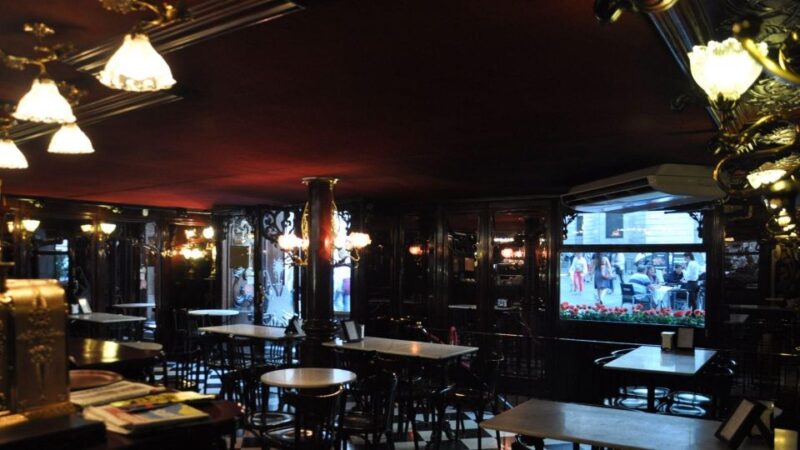 Barcelona: Exclusive Flamenco Show at El Paraigua with Drink - The Perfect Venue for Flamenco Enthusiasts and Curious Visitors