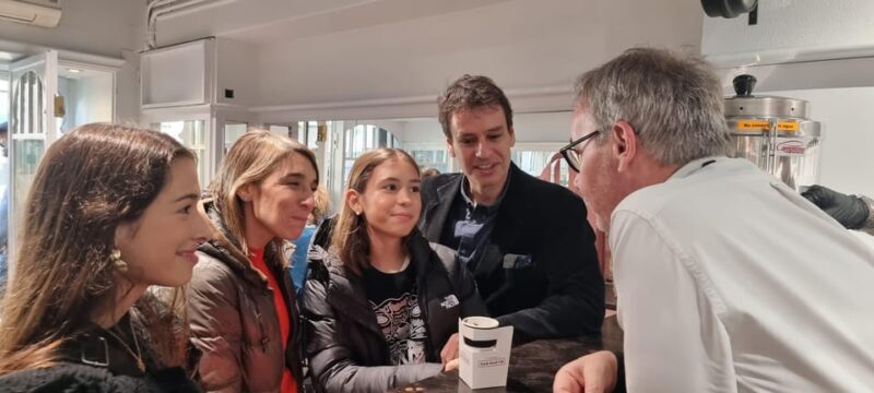 Barcelona: Experience the Best Churros with Hot Chocolate - Pairing Churros with Rich Hot Chocolate