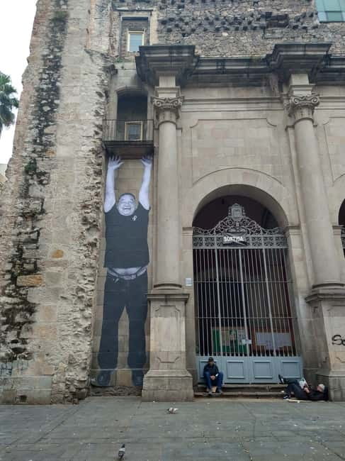 Barcelona: Explore Art District with Wine Private Tour - Wine and Art in a Stunning Gallery Setting