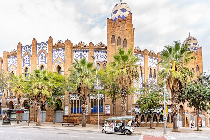 Barcelona Express Tour in a Private Eco Tuk Tuk - Guide Expertise and Passenger Experience