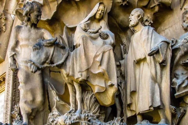 Barcelona: Family Friendly Tour of Sagrada Familia - Key Points
