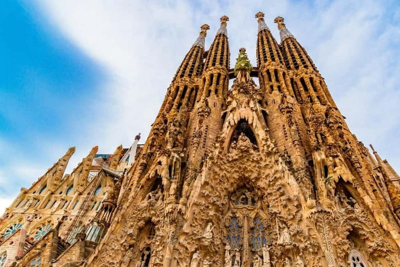 Barcelona: Family Friendly Tour of Sagrada Familia - Explore Sagrada Familia Through a Kid-Friendly Lens