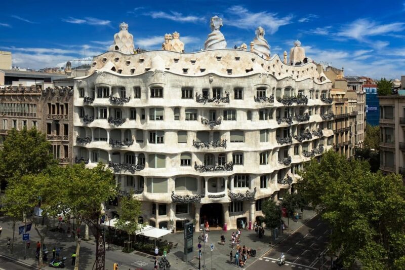 Barcelona: Fast Track La Casa Milà Guided Tour - Key Points
