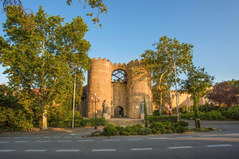 Barcelona: Flamenco Show with Dinner at Tablao de Carmen - Dining: Regional Cuisine with Flamenco Flair