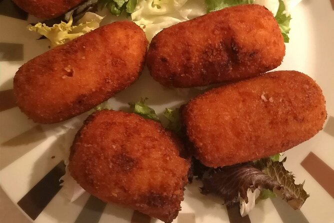 Barcelona Food Tour: Tapas, Drinks and Delights with a Local - Plaza del Pi and Spanish Cava