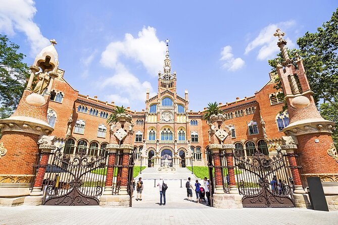 Barcelona Full Day: Sagrada Familia and the 3 Gaudí Houses - Visiting the Unfinished Wonder: Sagrada Familia