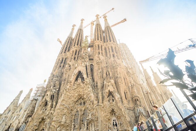 Barcelona Gaudi and Sagrada Familia Tour - Key Points