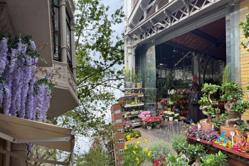 Barcelona: Gaudí City Tour with The Off Museum Entry - Explore the City of Gaudí from Sagrada Familia to The Off Museum