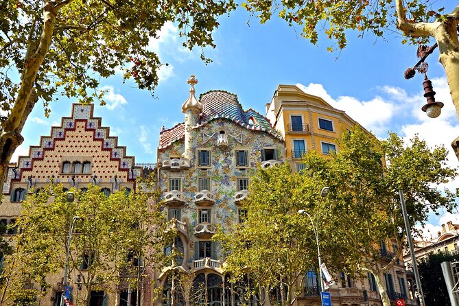 Barcelona Gaudi Houses Tour: Casa Vicens, Pedrera & Casa Batlló - Discovering Casa Batlló and its Symbolism