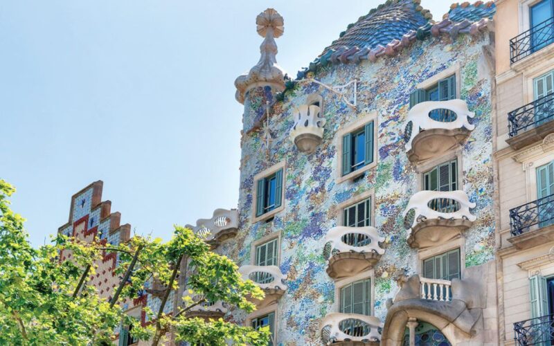 Barcelona: Gaudí Sightseeing Guided Segway Tour - Riding Toward Port Vell and Parc de la Ciutadella