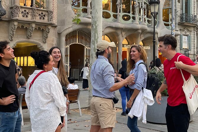 Barcelona: Gaudí, Tapa, Drink & Hidden Architectural Gems - Exploring the Iconic Manzana de la Discordia