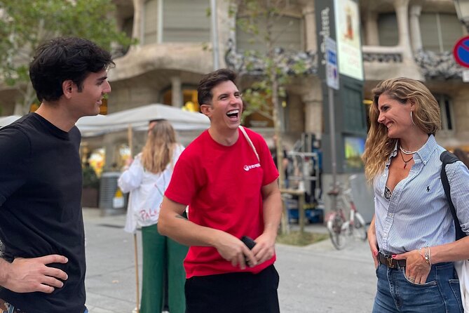 Barcelona: Gaudí, Tapa, Drink & Hidden Architectural Gems - Admiring Casa Milà - La Pedrera and Enjoying the City Views