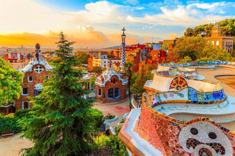Barcelona: Gaudís Park Güell Tour with Fast-Track Ticket - Starting Point at Ctra. del Carmel for Easy Group Meeting