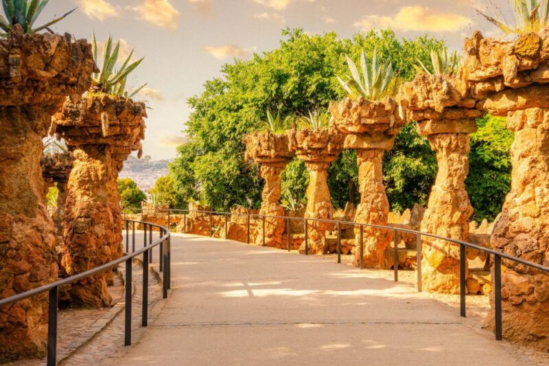 Barcelona: Gaudís Park Güell Tour with Fast-Track Ticket - Practical Details: Meeting, Timing, and Group Sizes