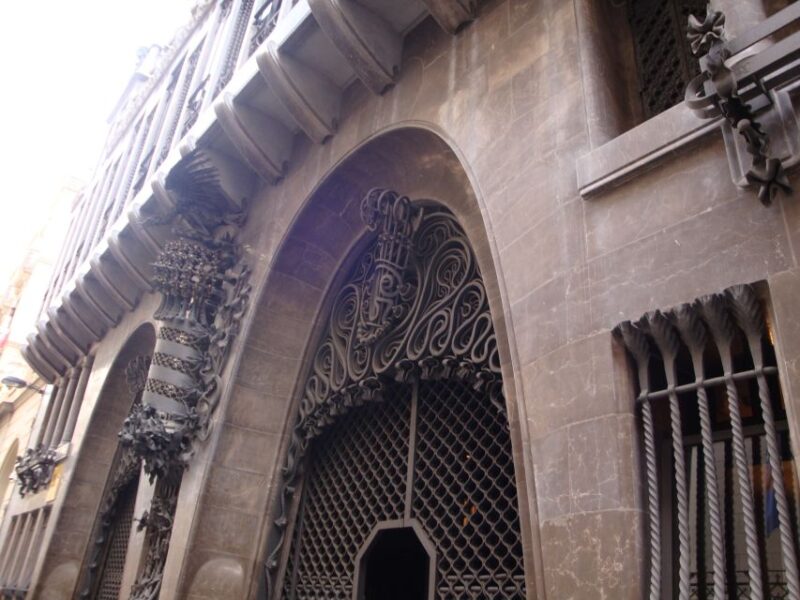 Barcelona: German City Tour from Gaudí's Perspective - The Role of Nature in Gaudí’s Designs