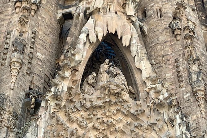 Barcelona: Gothic Paths, Tapas & Sagrada Familia Private Tour - Starting Point at Av. de la Catedral in the Gothic Quarter