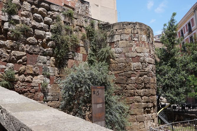 Barcelona: Gothic Paths, Tapas & Sagrada Familia Private Tour - Discovering the Historic Plaça del Rei