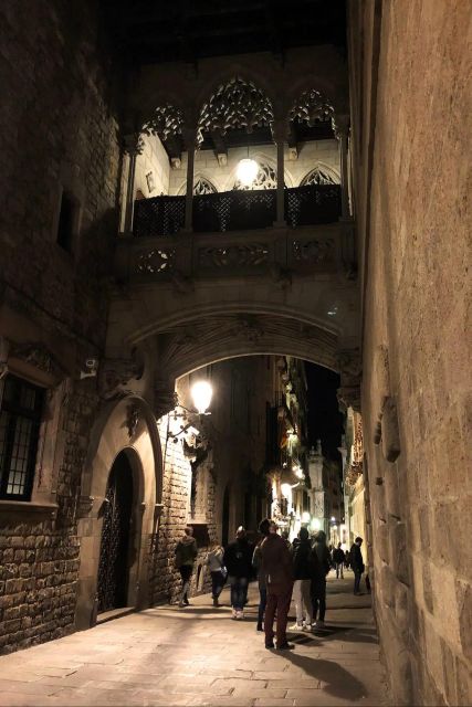 Barcelona: Gothic Quarter By Night Guided Walking Tour - Discover the Gothic Quarter’s Nighttime Charm