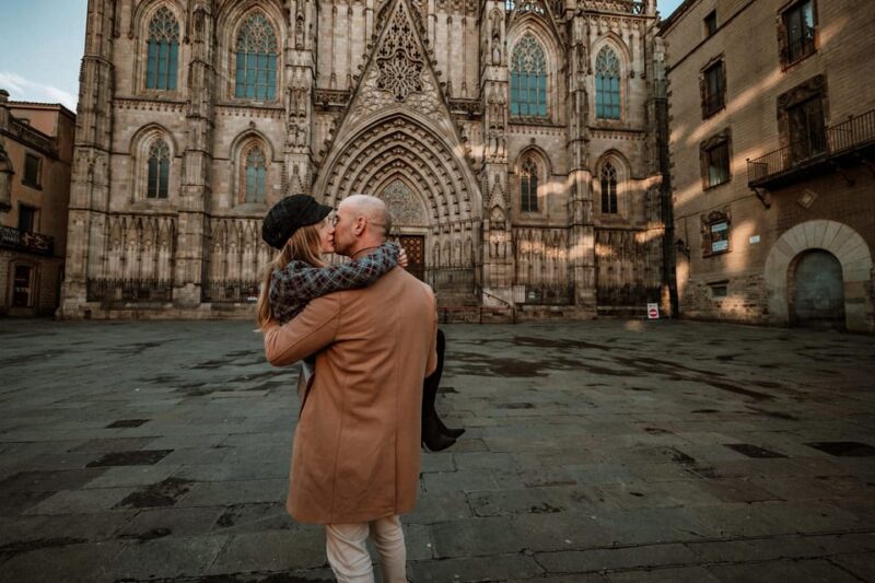Barcelona: Gothic Quarter Cinematic Photoshoot and Guide - Key Points