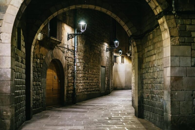 Barcelona: Gothic Quarter Ghosts and Legends Walking Tour - Atmosphere and Experience at Night