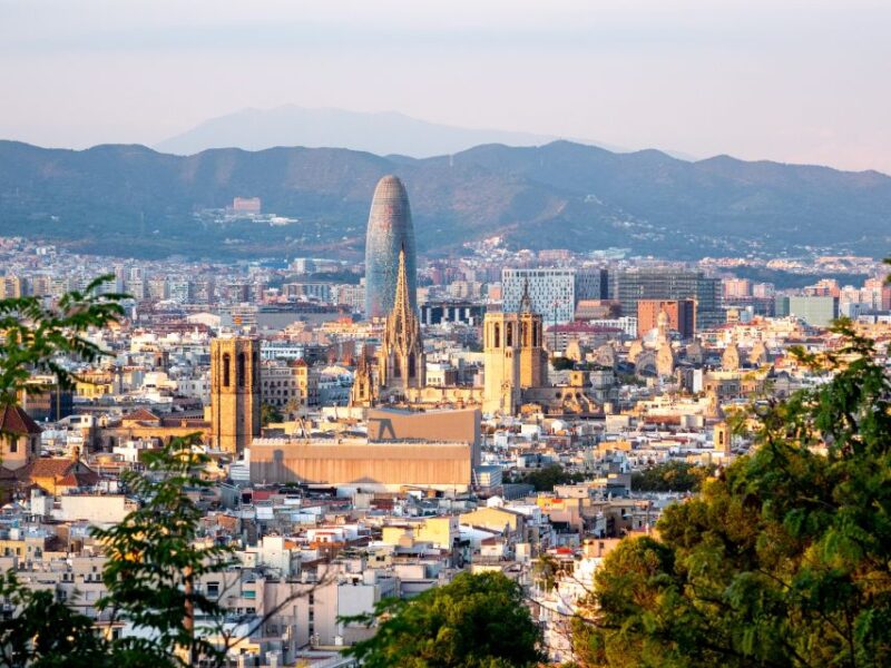 Barcelona: Gothic Quarter & La Sagrada Familia Private Tour - Passeig de Gracia and Gaudi’s Architectural Masterpieces