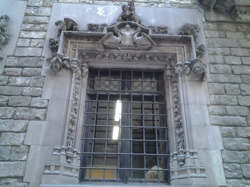 Barcelona: Gothic Quarter Legends Walking Tour with Tapas - Why This Tour Stands Out Compared to Similar Options