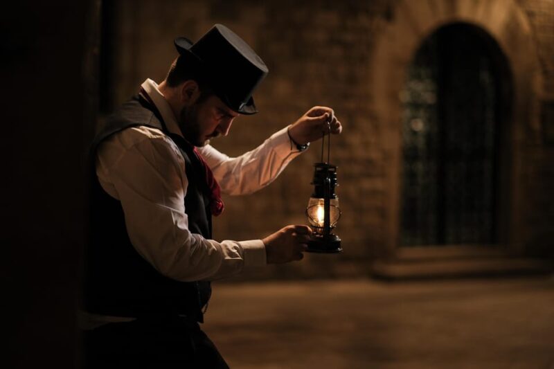 Barcelona: Gothic Quarter Night Walk Mysteries and Legends - Key Points