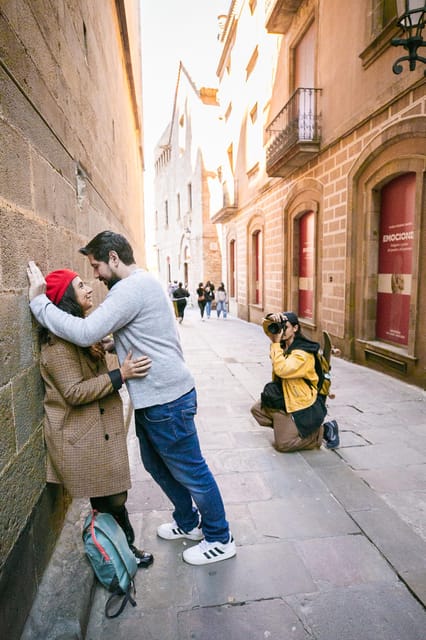 Barcelona: Gothic Quarter Private Photoshoot Experience - How the Photoshoot is Conducted