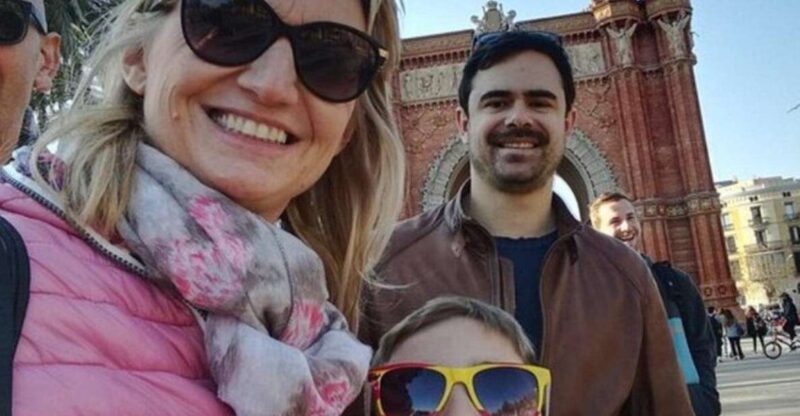 Barcelona: Gothic Quarter Walking Tour - Visiting the Barcelona Cathedral and El Born Neighborhood