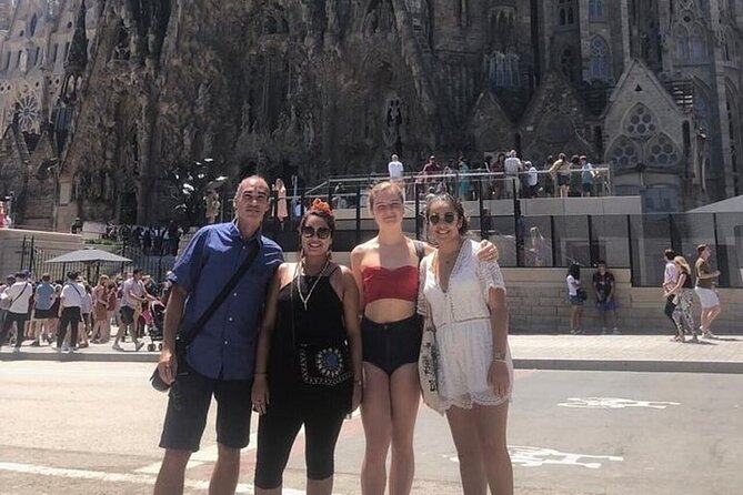 Barcelona Gothic Quarter Walking Tour With A Guide - Relaxing in Placa Reial