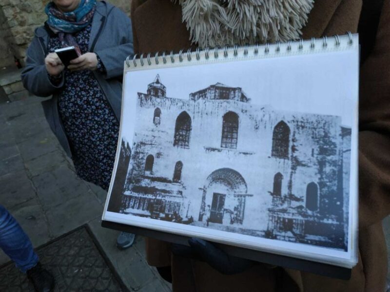 Barcelona: Gothic Quarter Walking Tour with Optional Tapas - Enjoying the optional Tapas Tasting