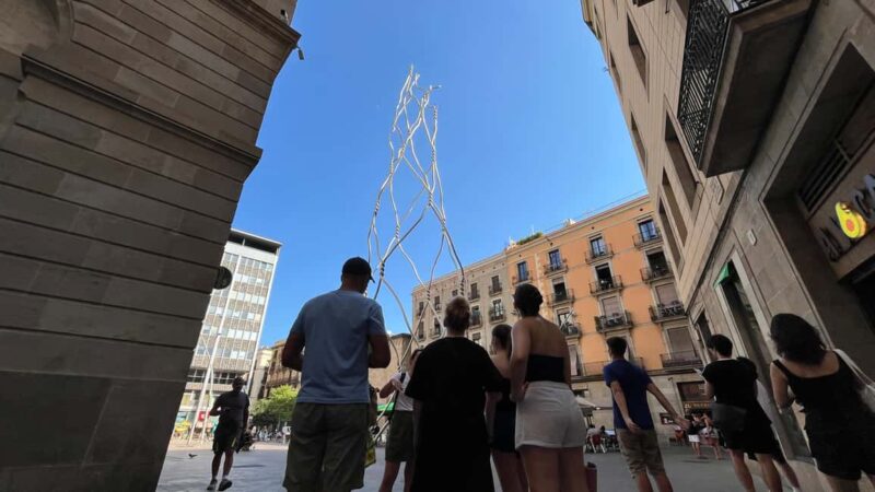 Barcelona Gothic WalkingTour: Roman Walls & Hidden Courtyard - Discovering the Kings Square and Local Landmarks
