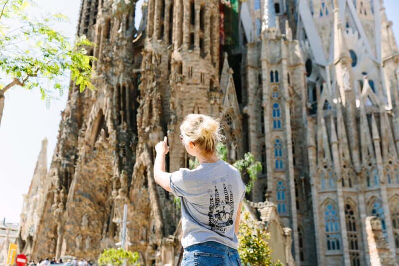 Barcelona: Guided Highlights Bike or eBike Tour (3 Hours) - Practicalities: Meeting Point and Group Details