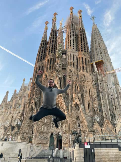 Barcelona: Guided Running Tour with Rooftop Drink - Strolling Through the Gothic Quarter’s Historic Streets