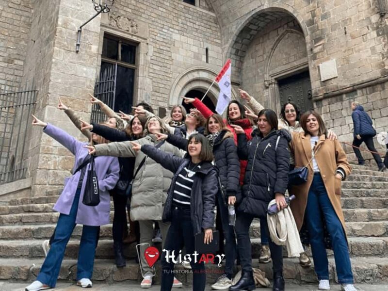 Barcelona: Guided visit of the Gothic Quarter with augmented reality - Wrapping Up at Plaça de Garriga i Bachs