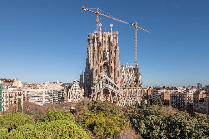 Barcelona Half-Day Sightseeing Private Tour - Logistics: Meeting, Transport, and Accessibility