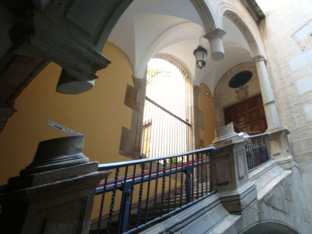 Barcelona: Hidden Secrets City Tour in German or English - Exploring Mysterious Corners of Barcelonas Old Town