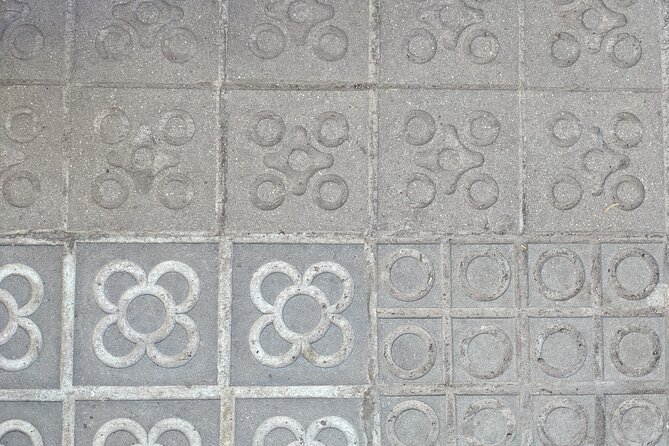 Barcelona Highlights Full Day Tour with a Licensed Tour Guide - Key Points