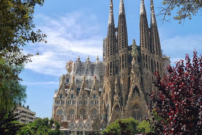 Barcelona Highlights Private Tour with Driver and Official Guide - Introduction to the Barcelona Highlights Private Tour