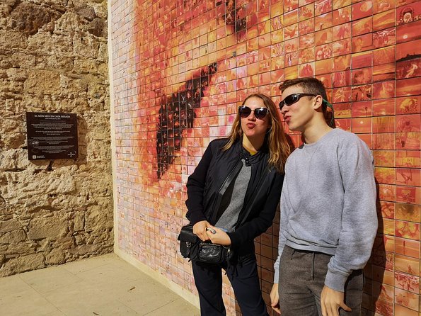 Barcelona Highlights & Secrets Private Tour with Tapa & Drink - Visiting Palau Guell, Gaudi’s Early Work