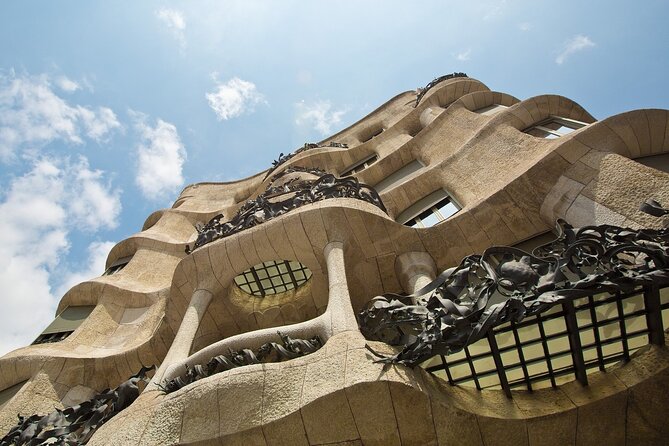 Barcelona Highlights Small Group Tour with Hotel Pick Up - Small Group Experience and Expert Guides
