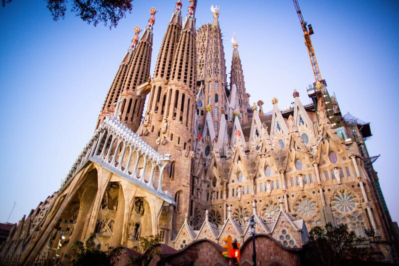 Barcelona Highlights: The Best of Gaudi On Segway - Key Points