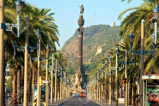 Barcelona Highlights Tour Privado - Roaming Through the Gothic Quarter’s Narrow Streets