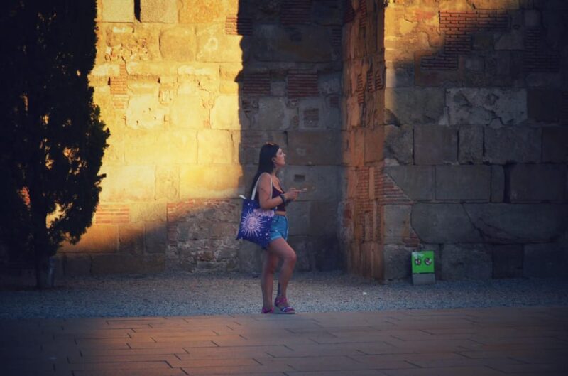 Barcelona: Highlights Walk - Ramblas, Old Town, Gaudí Sights - Experience Barcelona’s Evening Buzz and Local Vibe